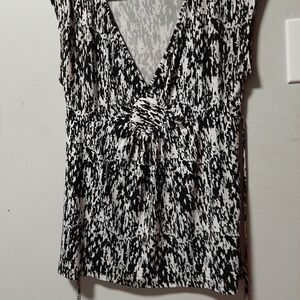 SPEACHLESS brand ladies black and white top. Size large